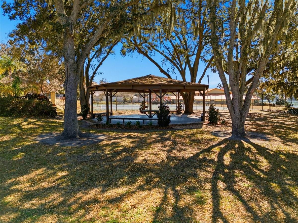 5225 Glenmore Dr Property Photo 54