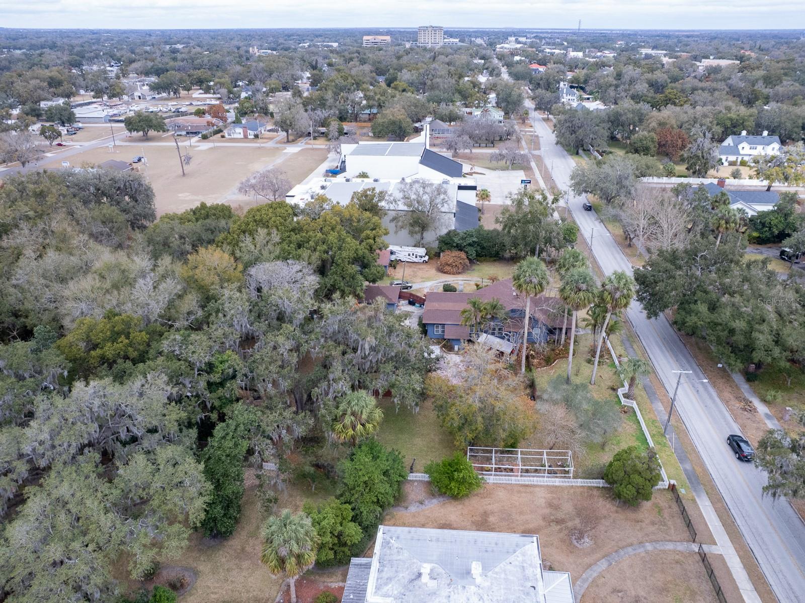 1095 S Broadway Ave Property Photo 63