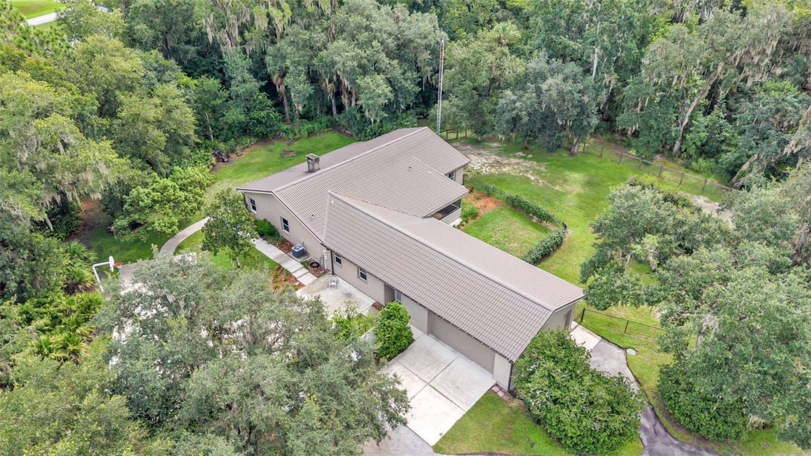 6400 Forestwood Dr E Property Photo 4