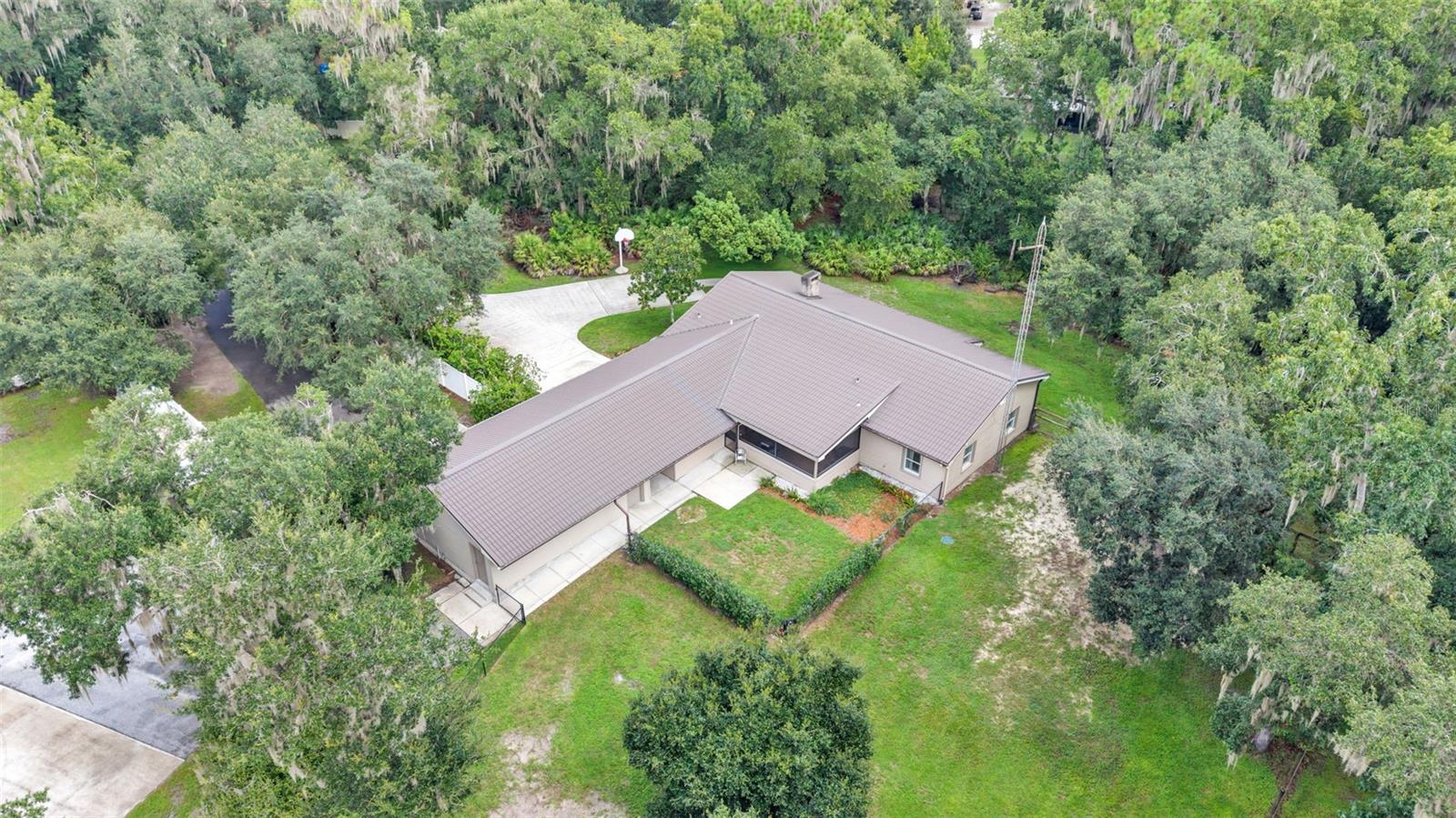 6400 Forestwood Dr E Property Photo 5