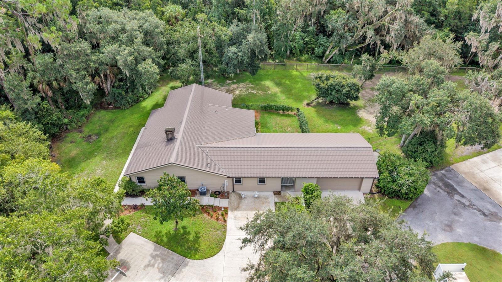 6400 Forestwood Dr E Property Photo 6