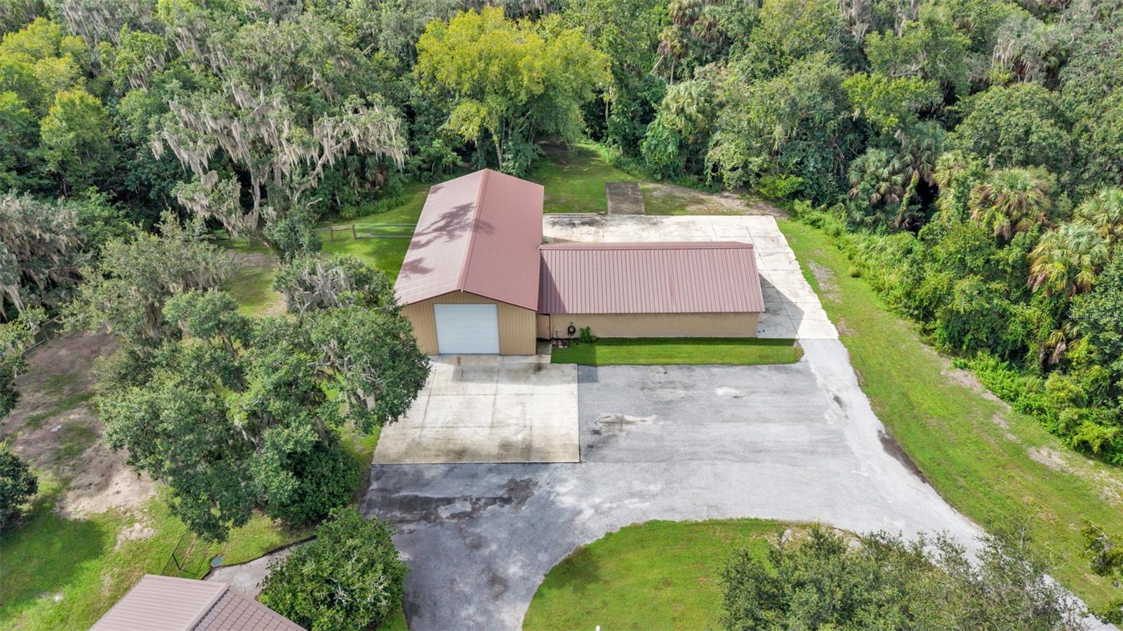 6400 Forestwood Dr E Property Photo 7