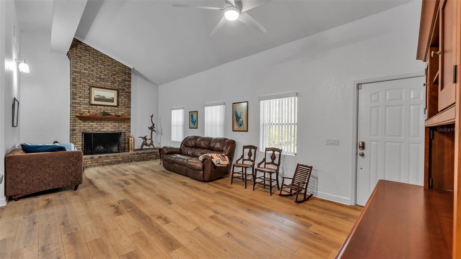 6400 Forestwood Dr E Property Photo 11