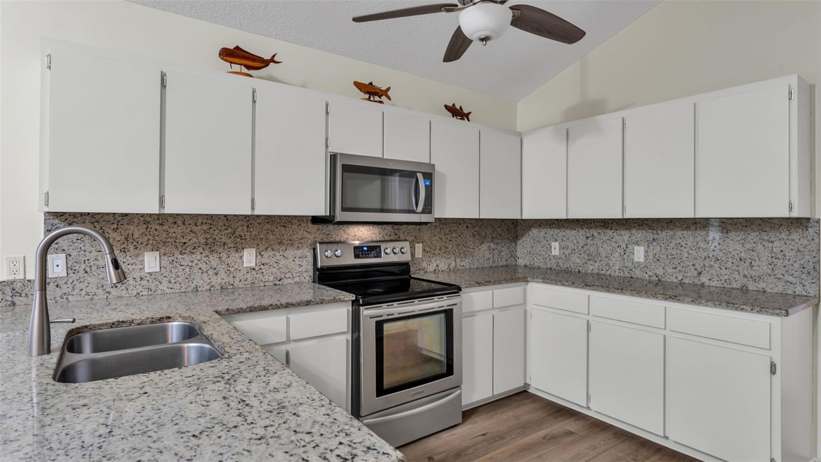 6400 Forestwood Dr E Property Photo 16