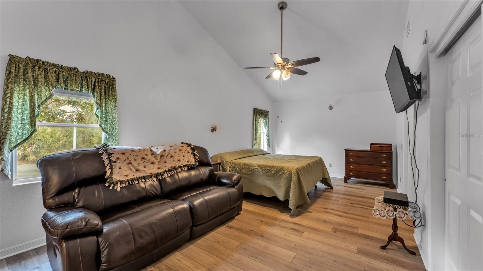 6400 Forestwood Dr E Property Photo 20