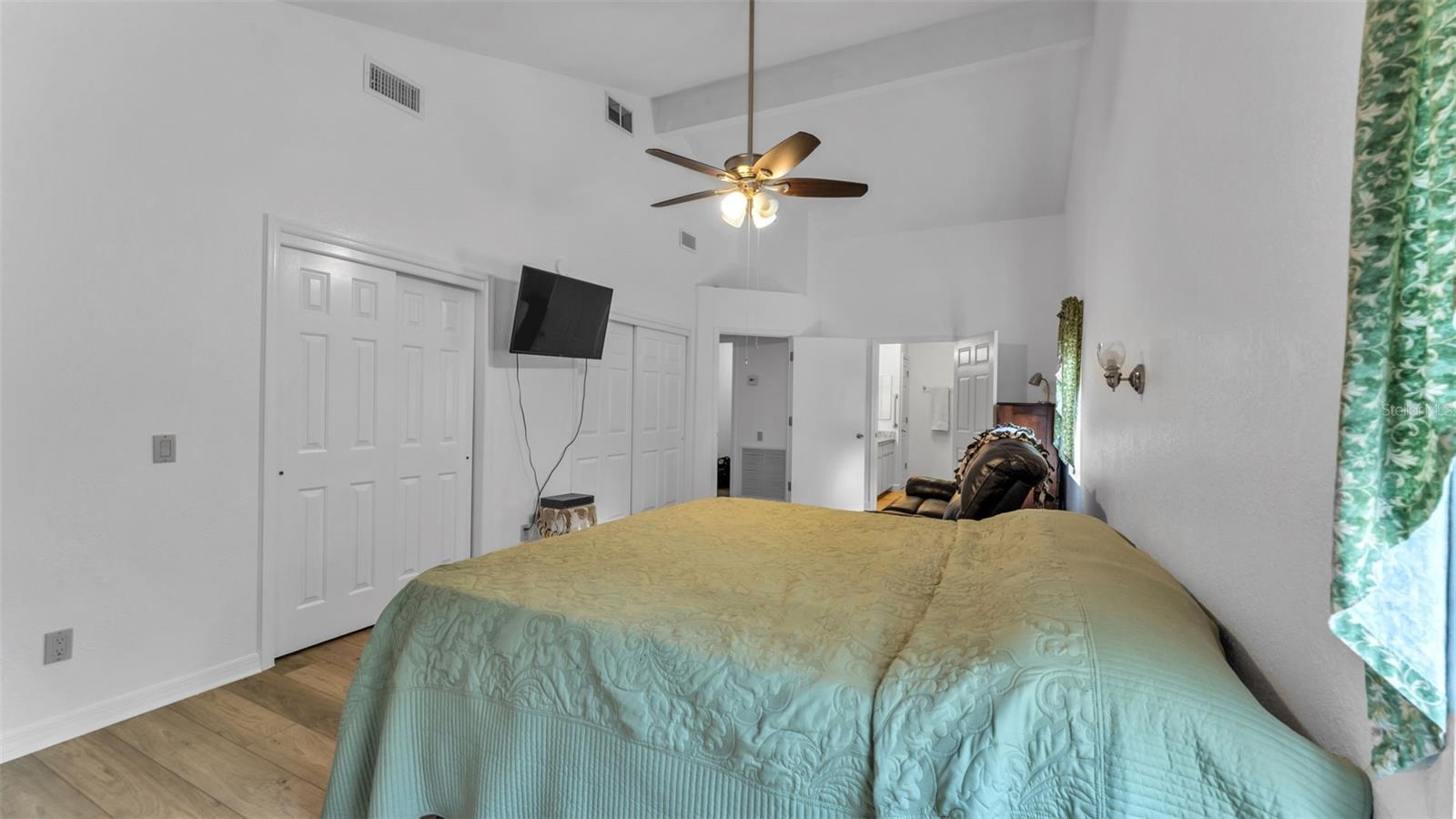 6400 Forestwood Dr E Property Photo 21