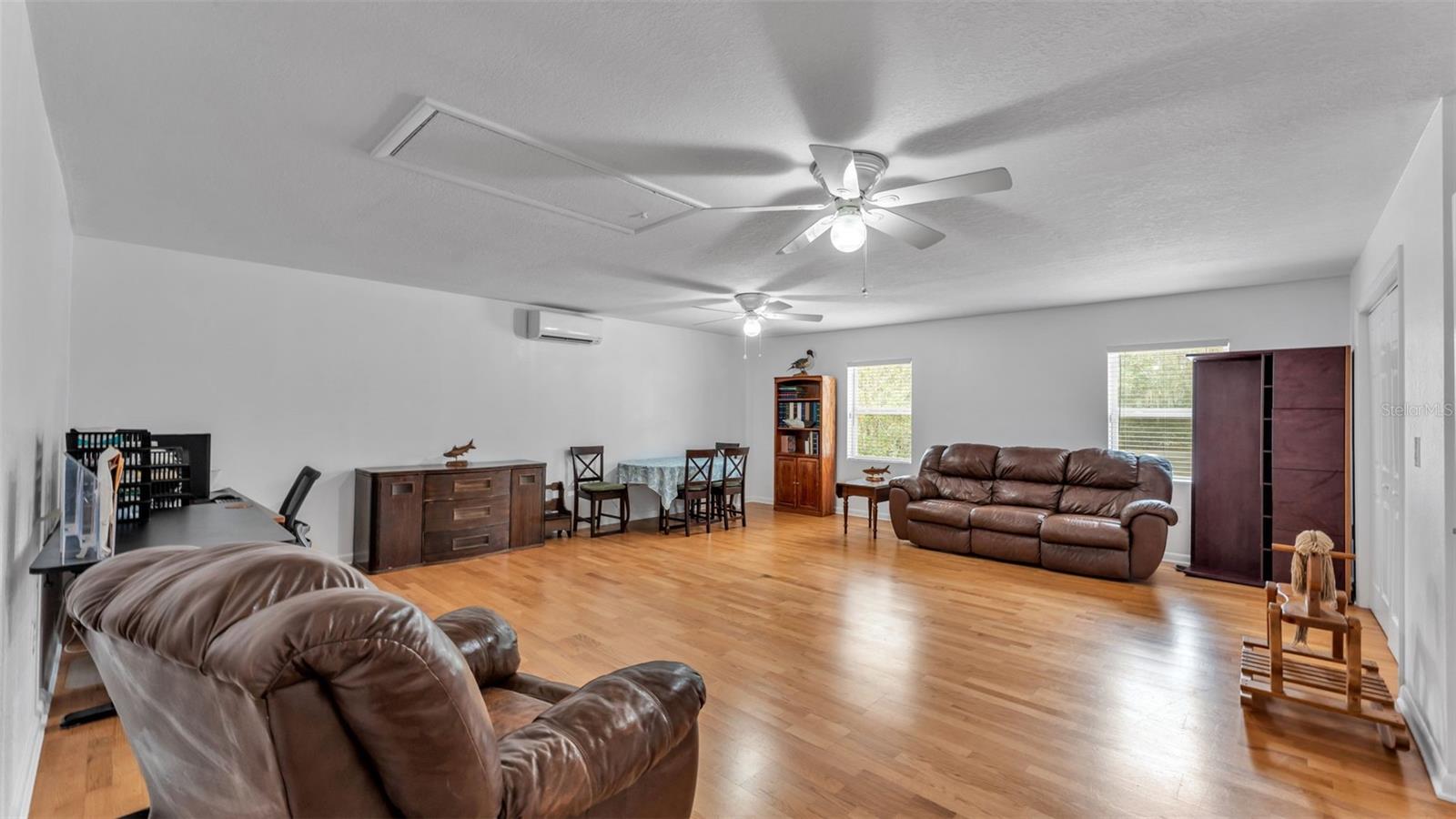 6400 Forestwood Dr E Property Photo 25
