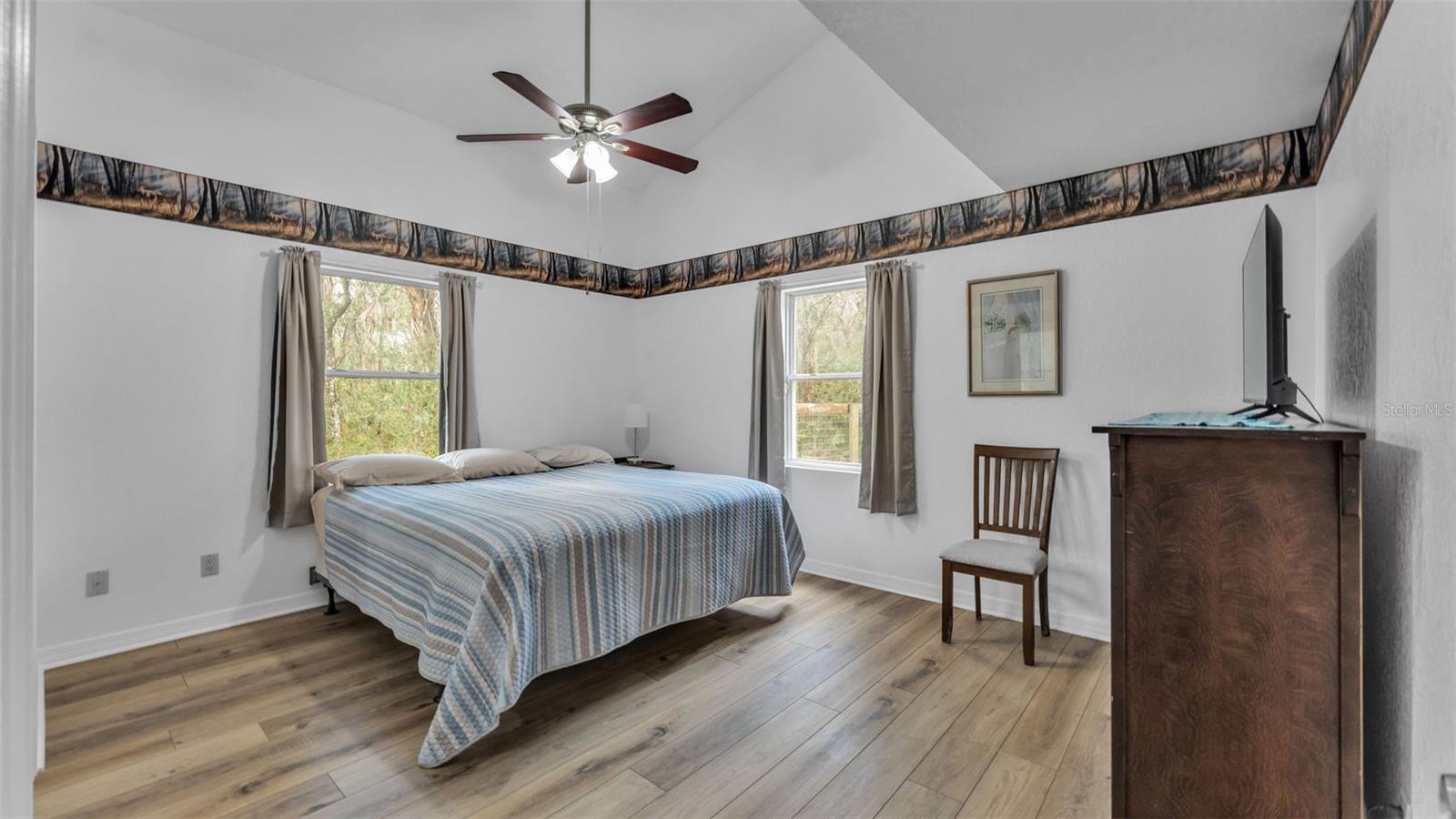 6400 Forestwood Dr E Property Photo 28