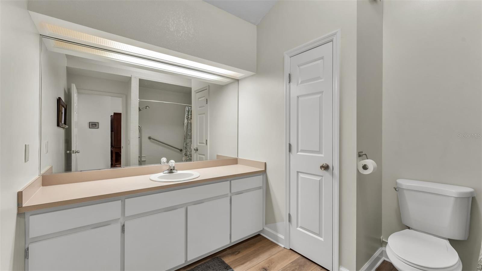 6400 Forestwood Dr E Property Photo 30