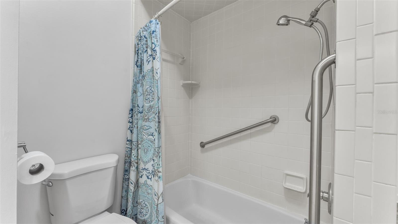 6400 Forestwood Dr E Property Photo 31