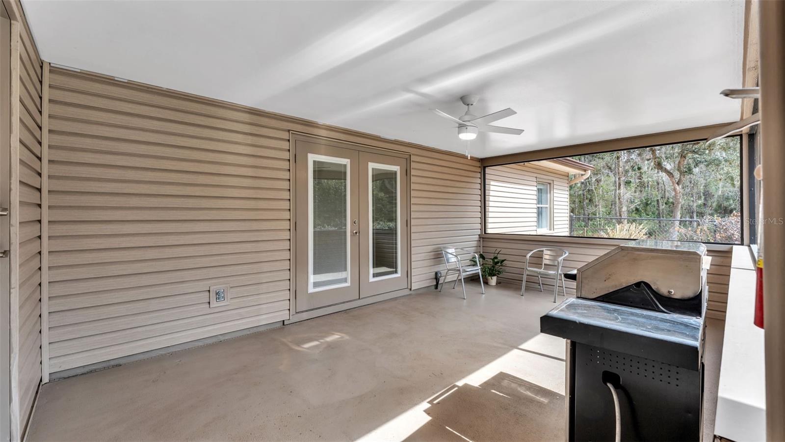 6400 Forestwood Dr E Property Photo 32