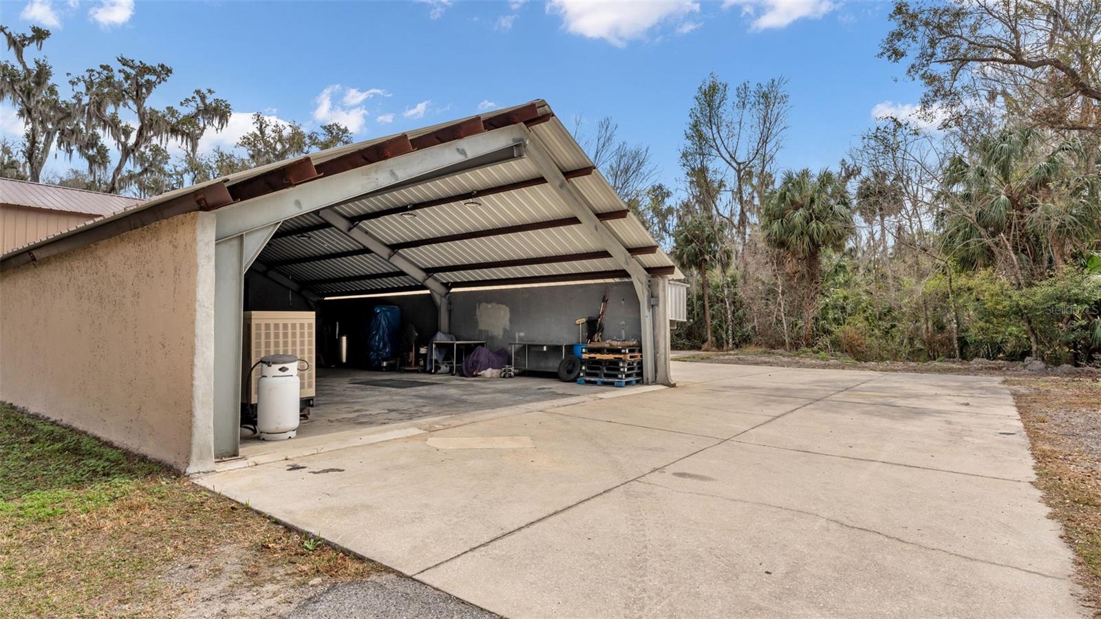 6400 Forestwood Dr E Property Photo 36