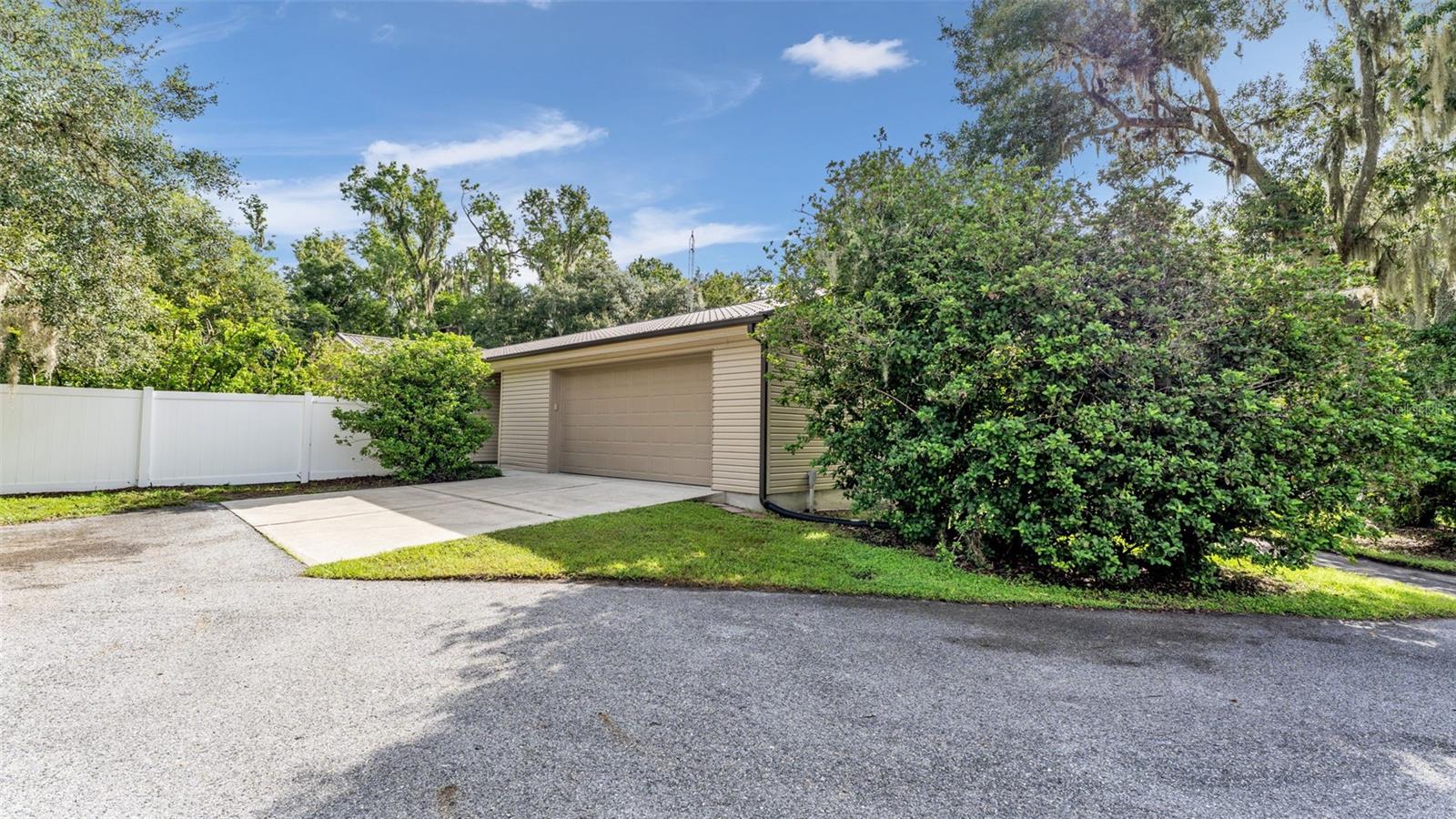 6400 Forestwood Dr E Property Photo 51