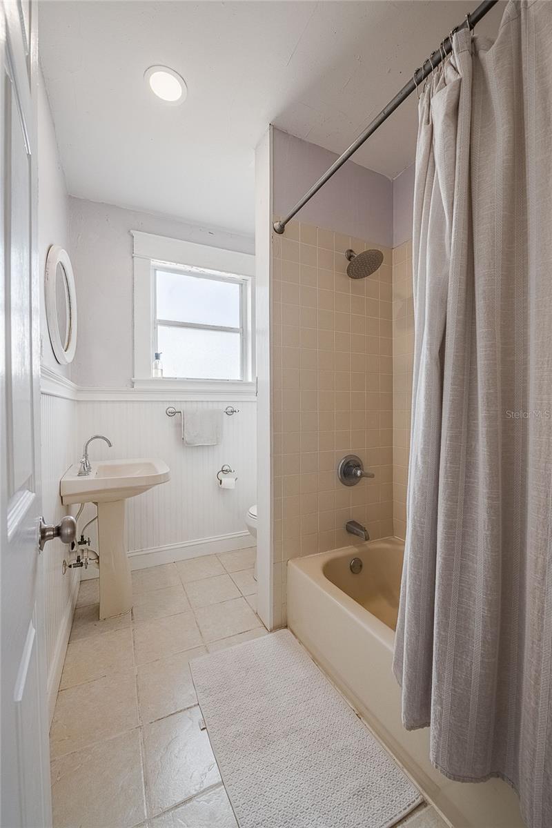 402 E Poinsettia St Property Photo 31