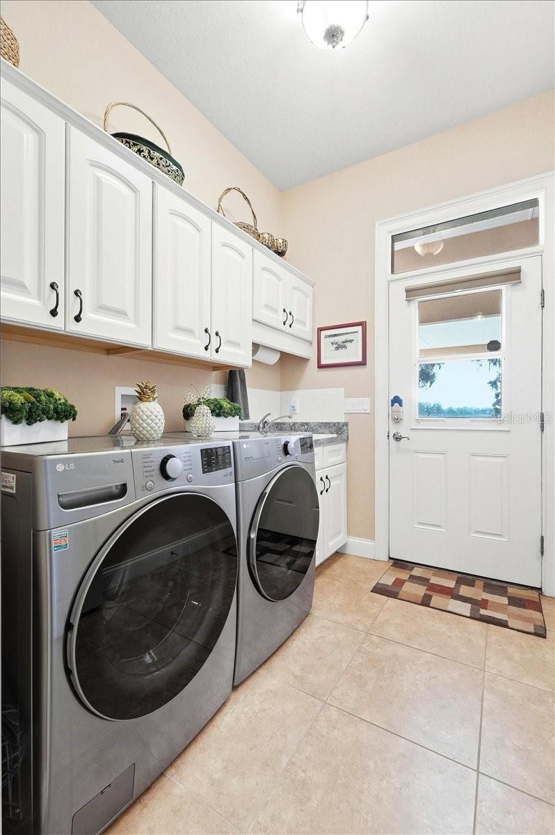 548 Meandering Way Property Photo 40