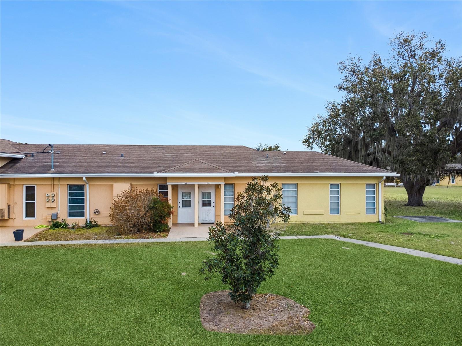 1703 Club Cir Property Photo 1