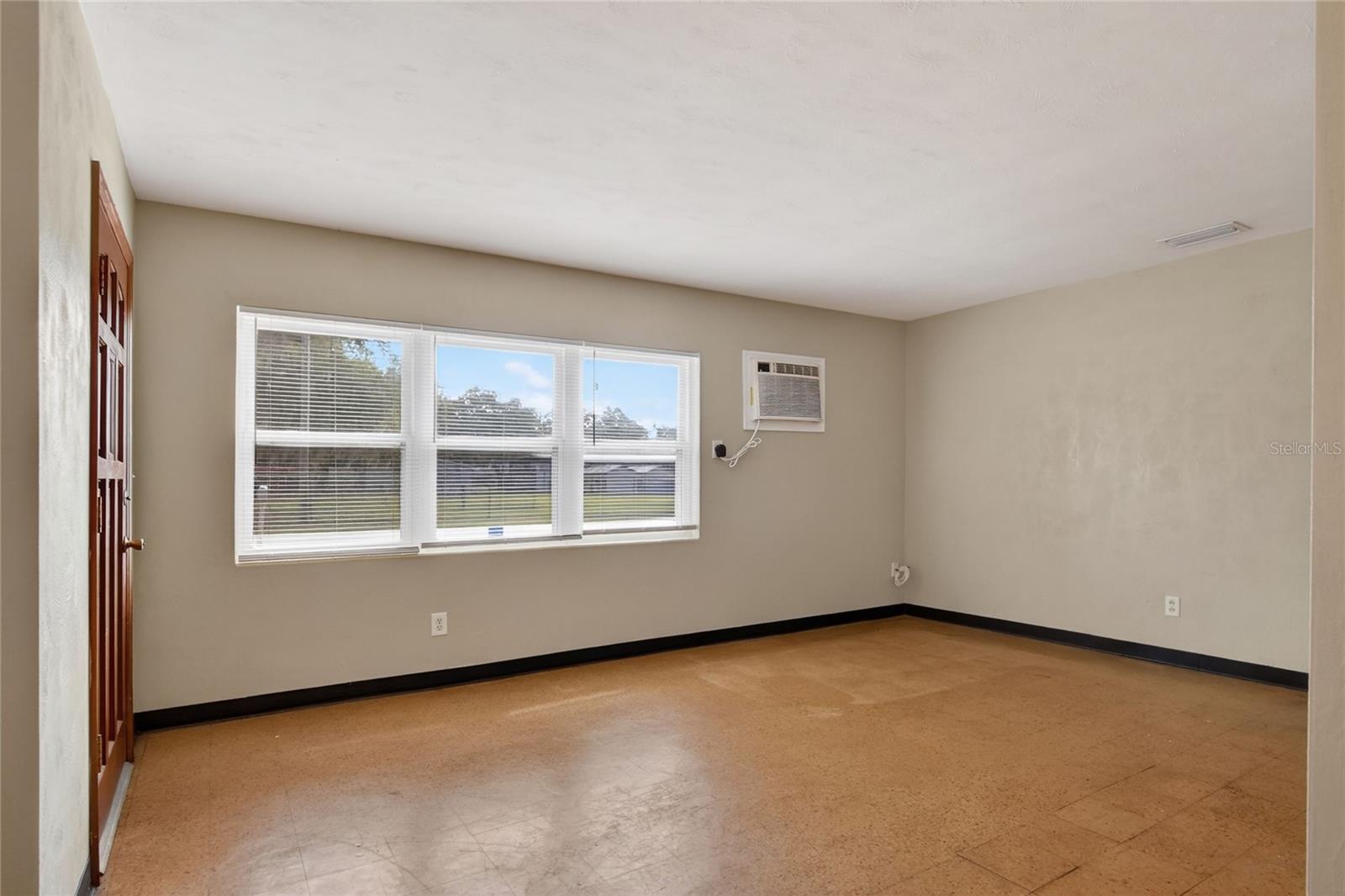 1248 Woodland Ave Property Photo 8