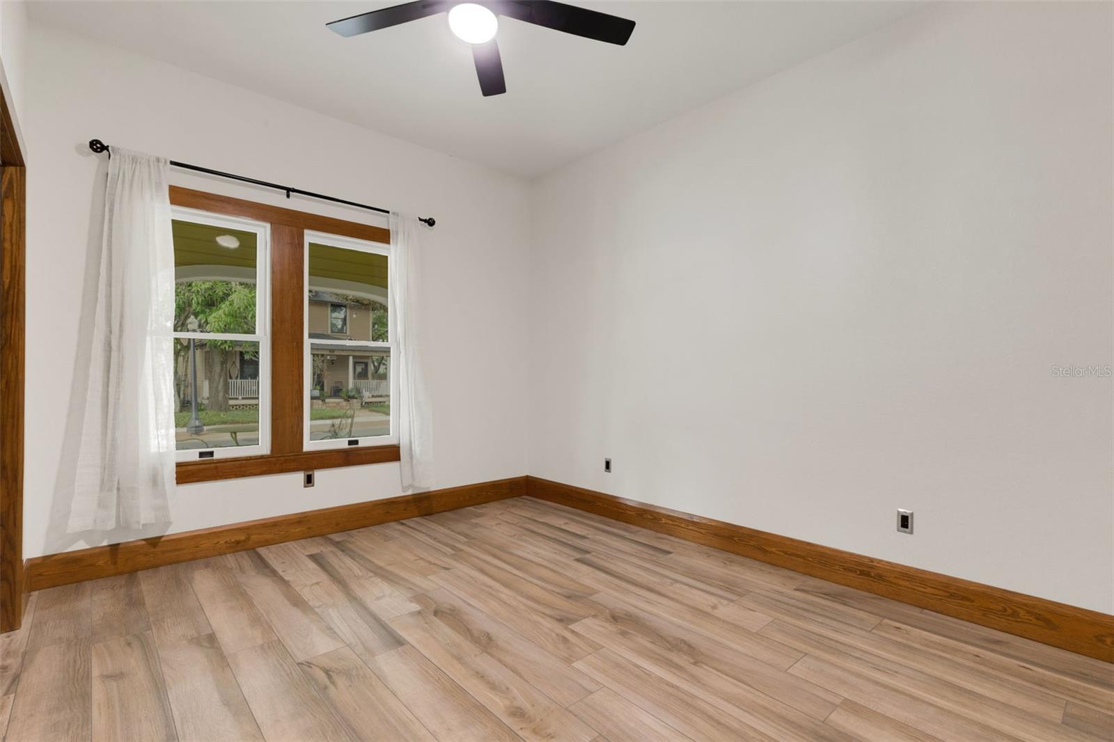 711 E Lime St Property Photo 21