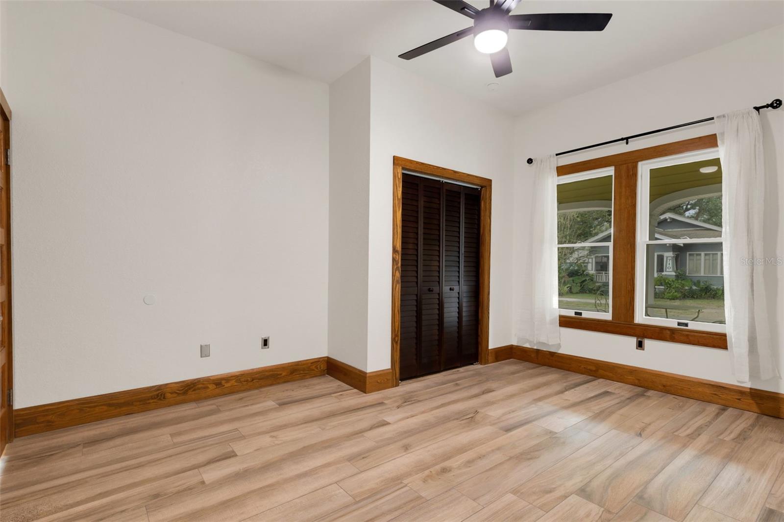 711 E Lime St Property Photo 22