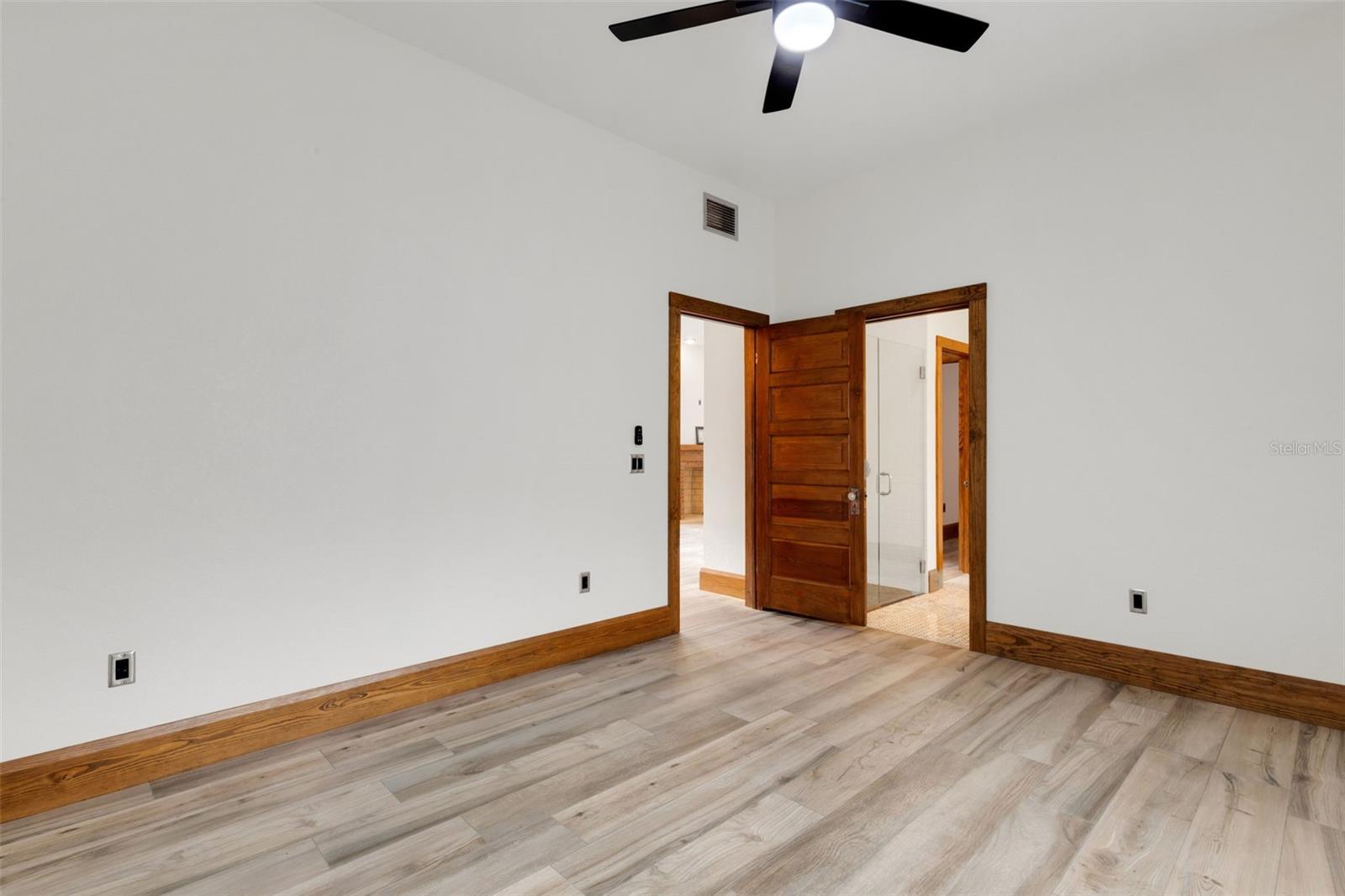 711 E Lime St Property Photo 29