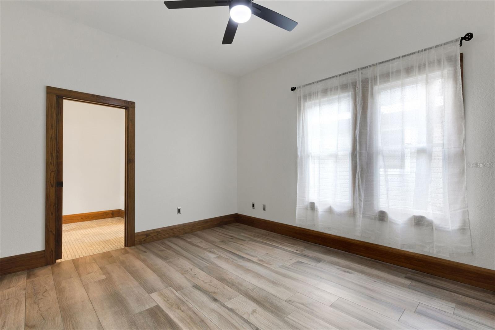 711 E Lime St Property Photo 30