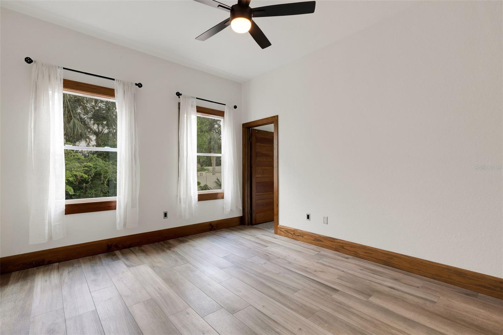 711 E Lime St Property Photo 32