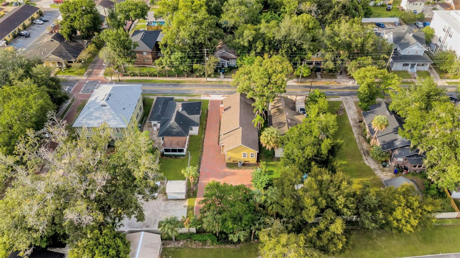 711 E Lime St Property Photo 52