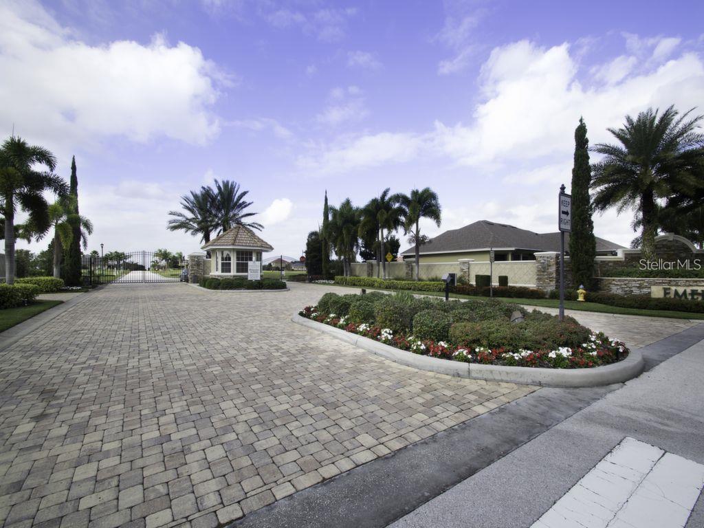 4410 Emerald Palms Ln Property Photo 2
