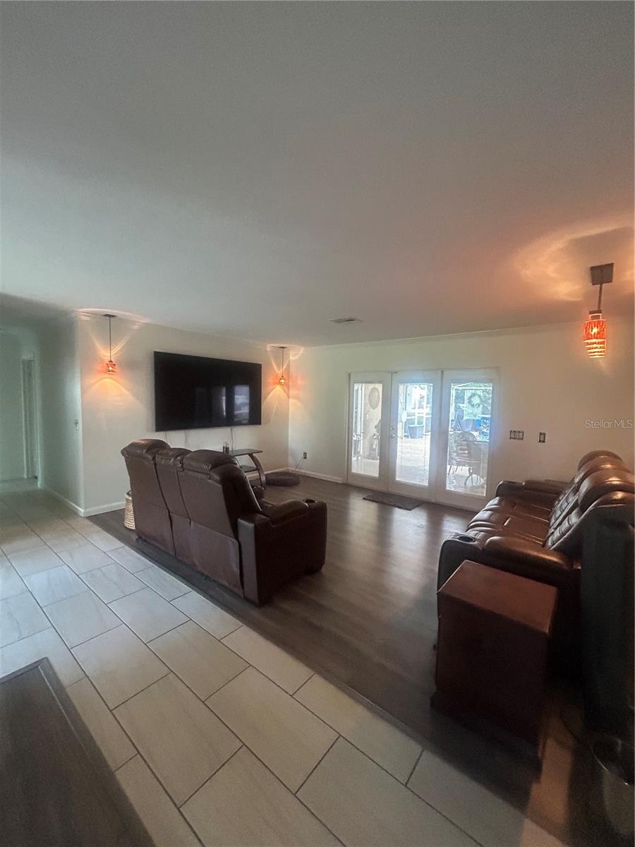 2935 Plantation Rd Property Photo 3