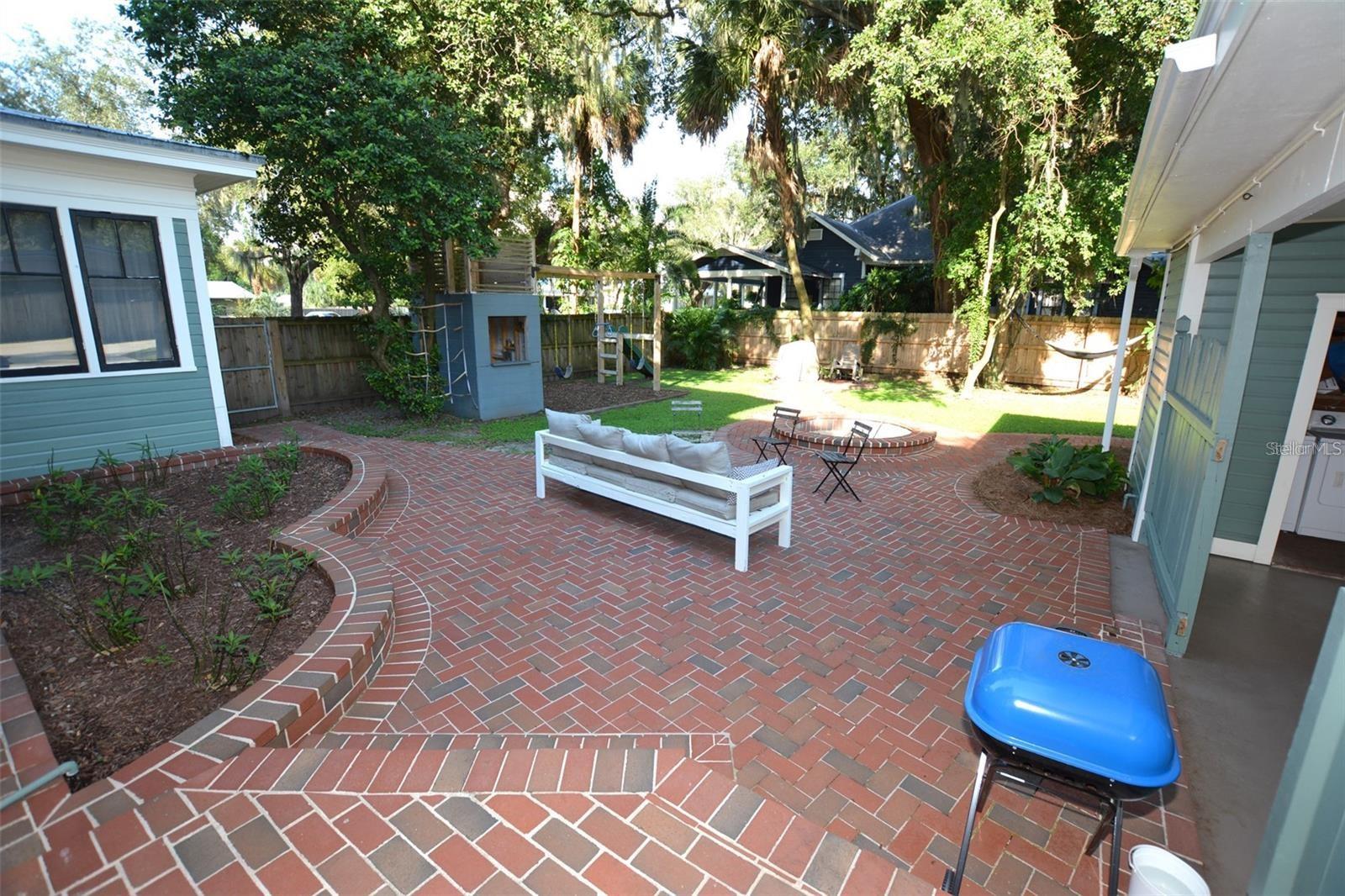 705 E Church St Property Photo 31