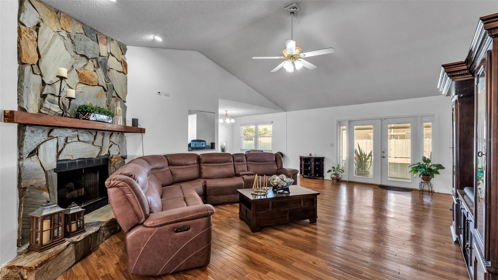 5249 Nichols Dr W Property Photo 3