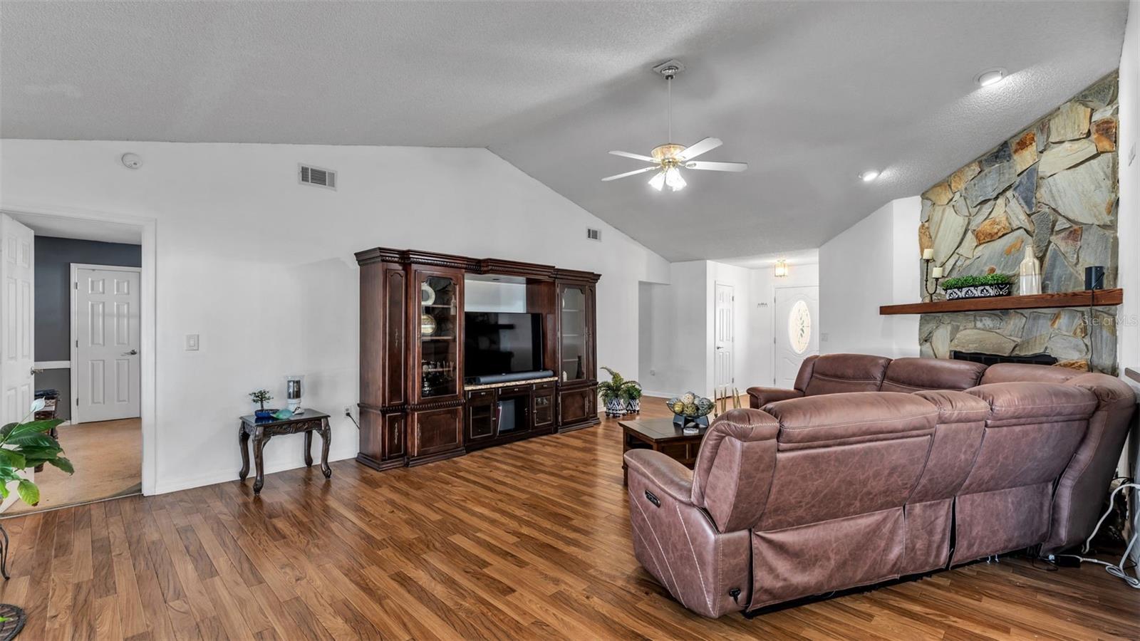 5249 Nichols Dr W Property Photo 4