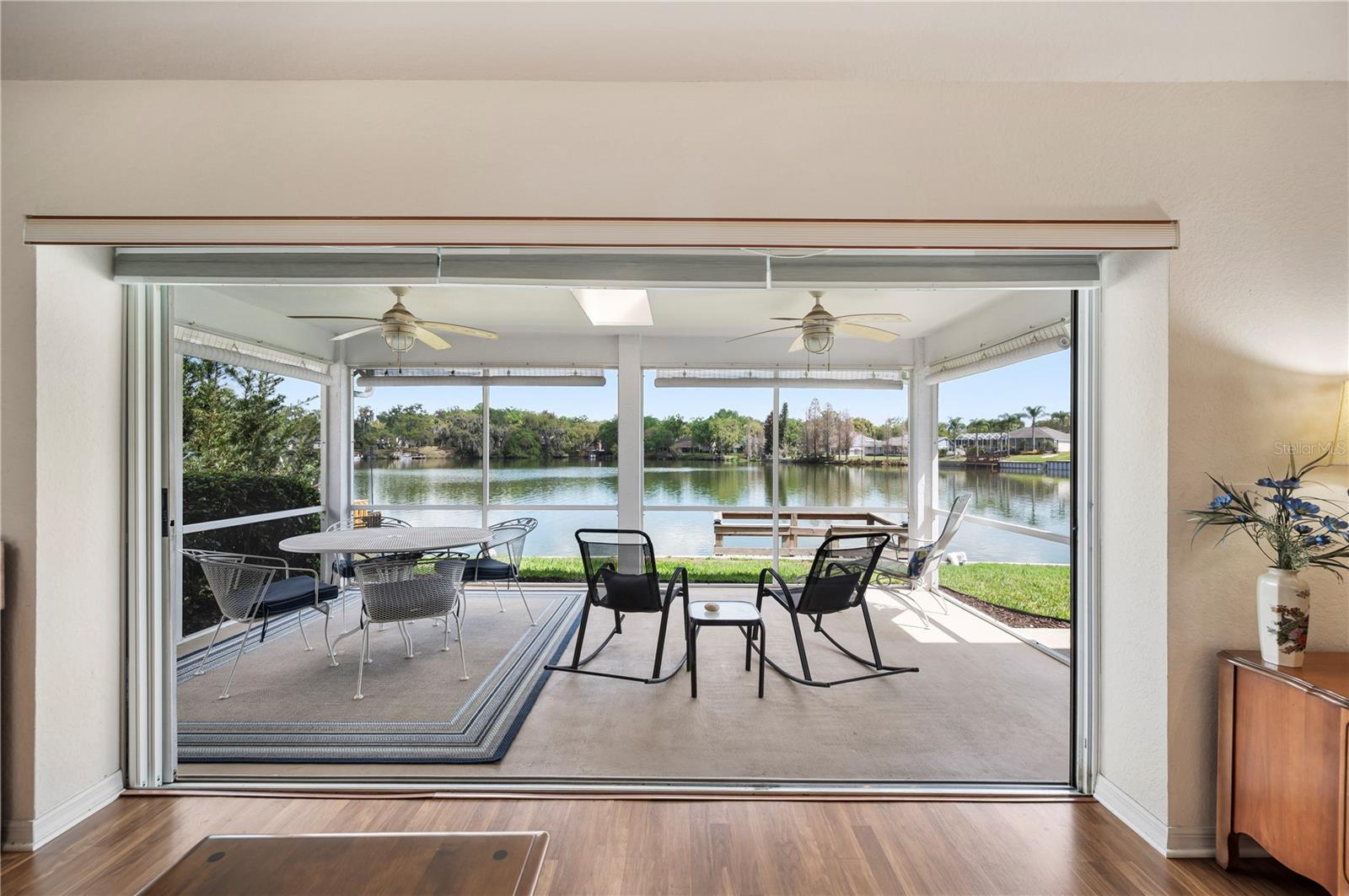 725 PENINSULAR DR