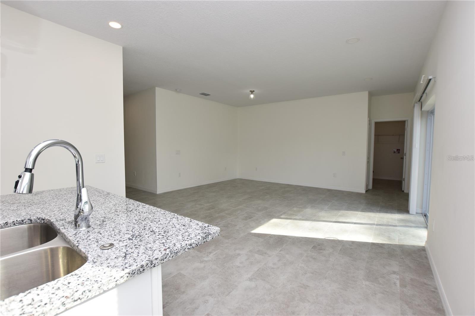 202 W Crescent Dr Property Photo 8