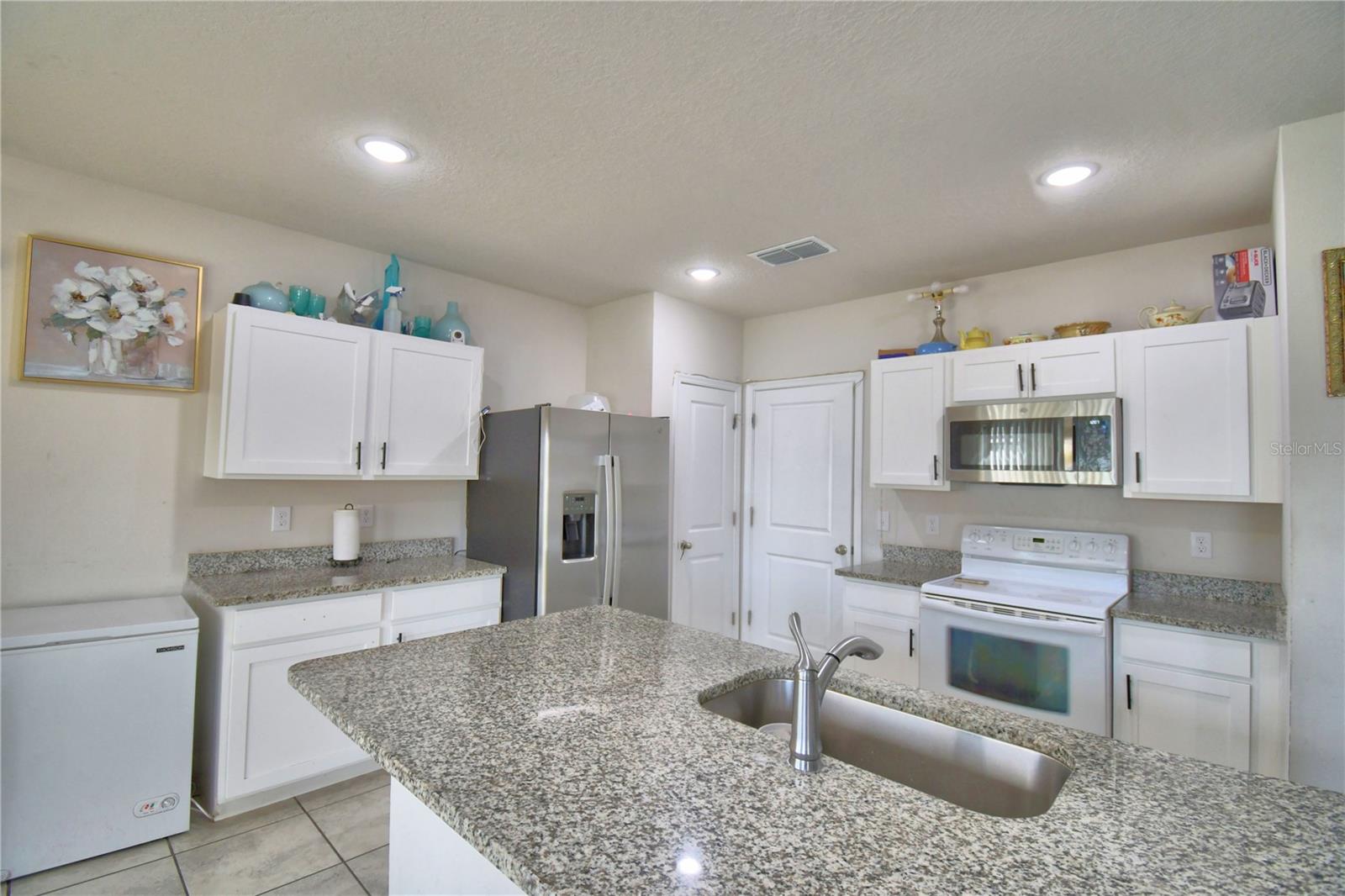 1533 Majestic Ln Property Photo 7