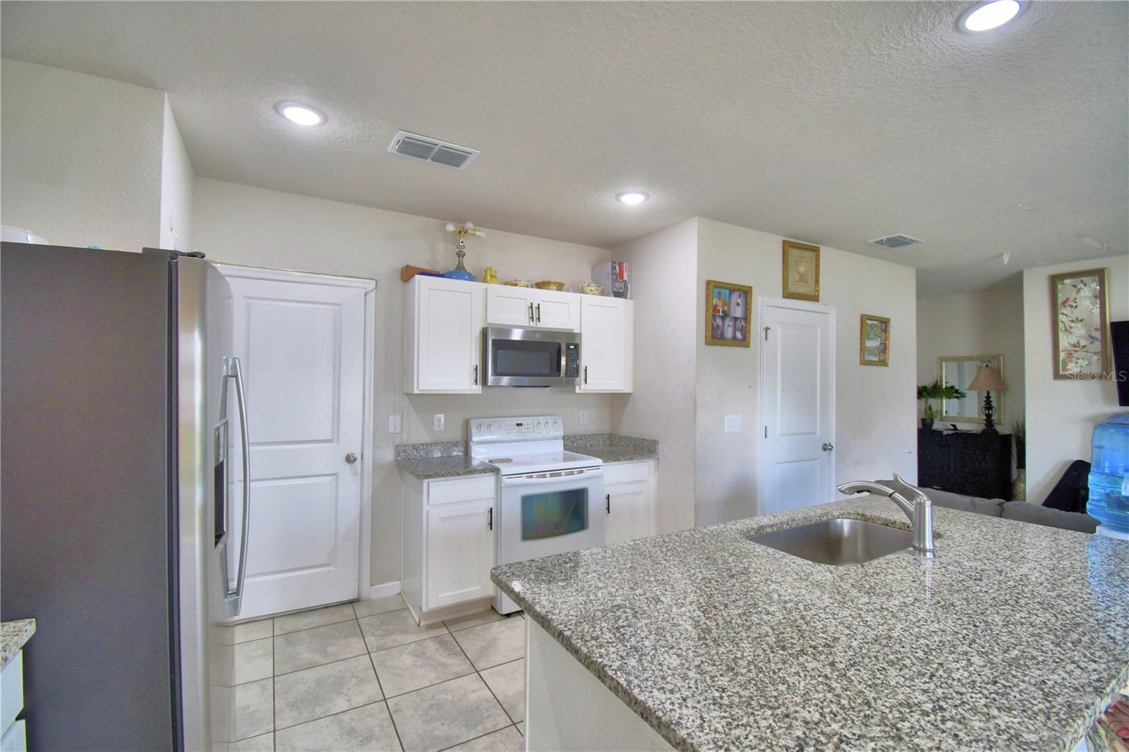 1533 Majestic Ln Property Photo 8
