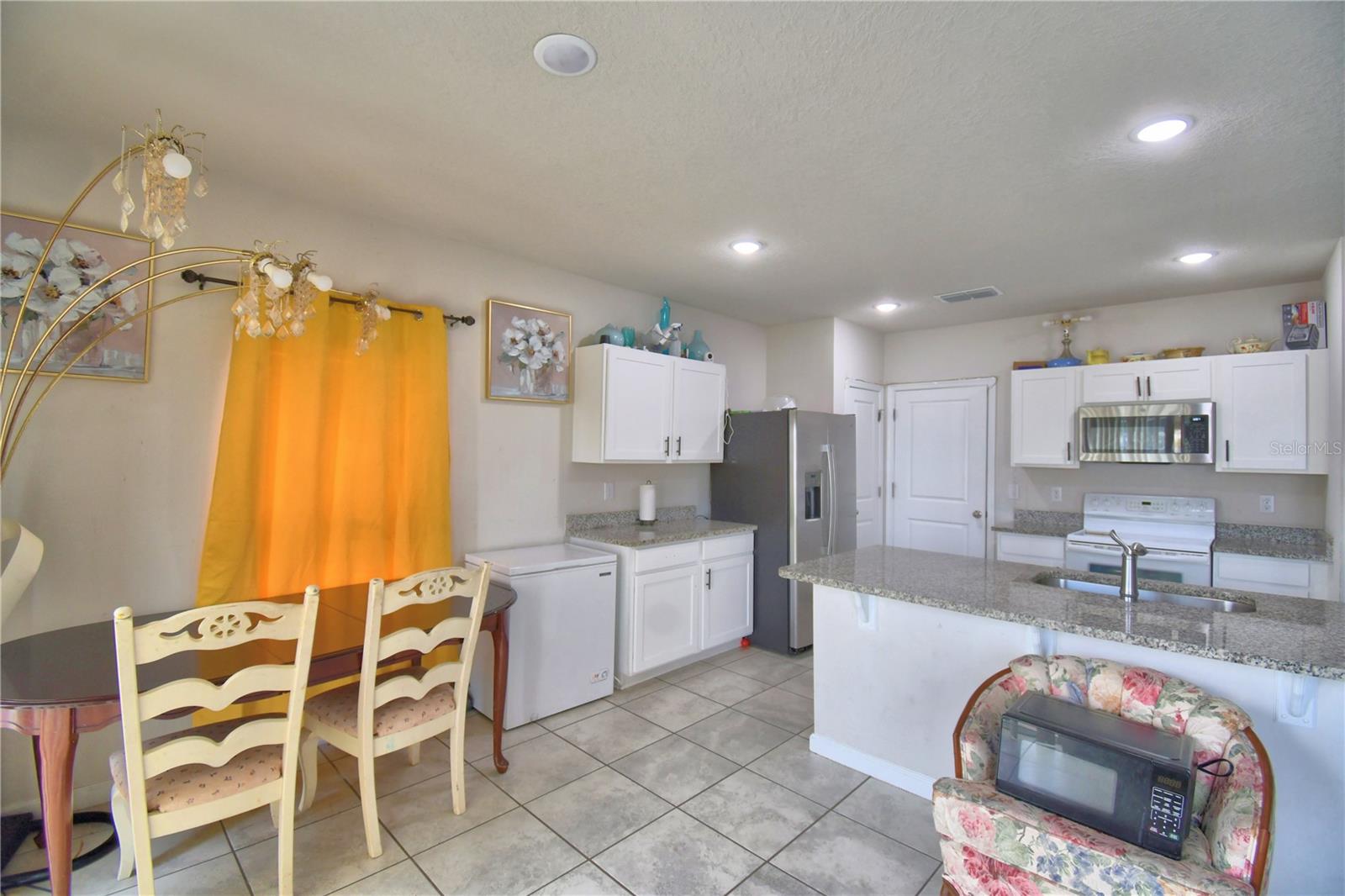 1533 Majestic Ln Property Photo 9