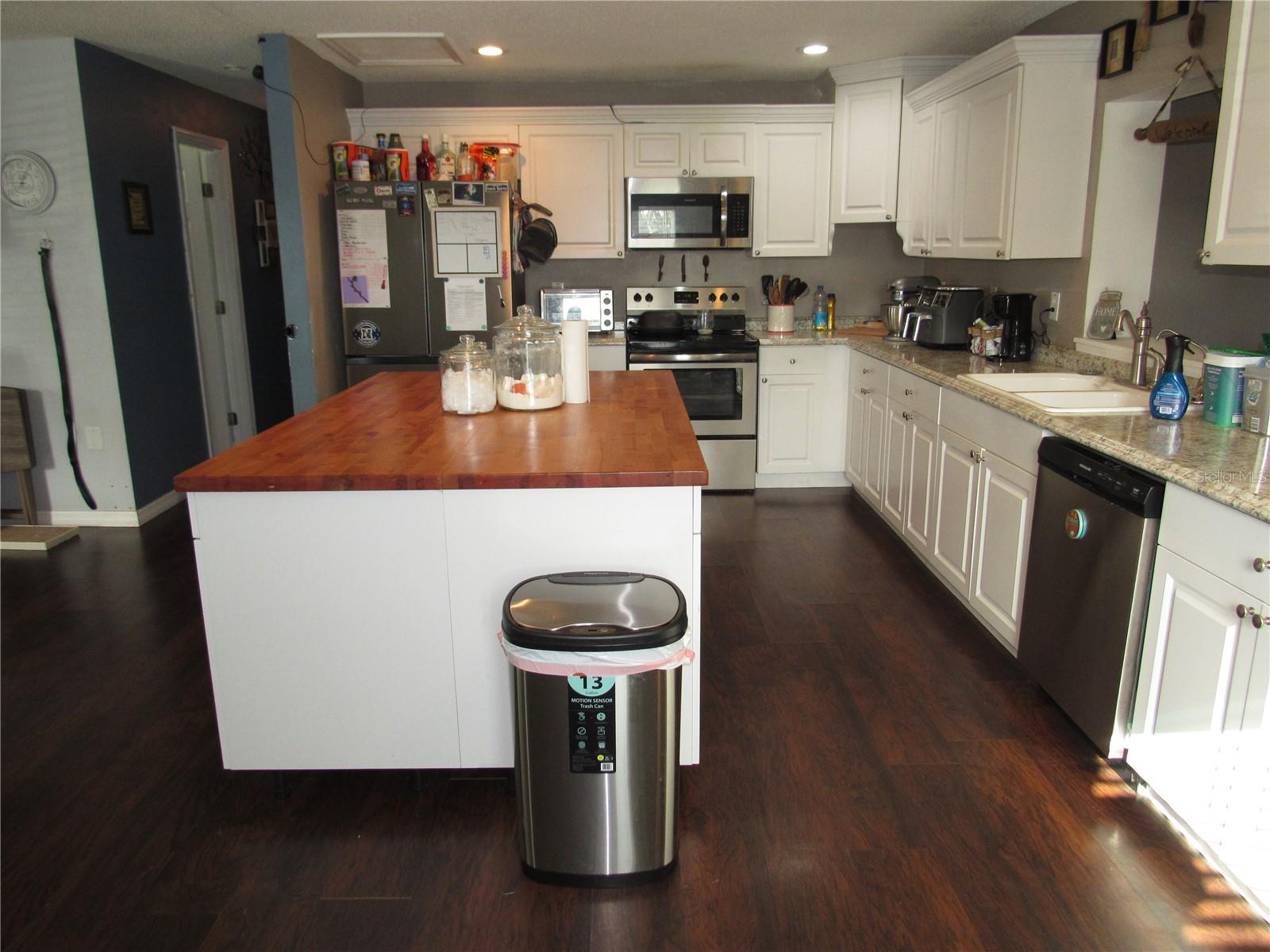 330 Moccasin Hollow Rd Property Photo 8