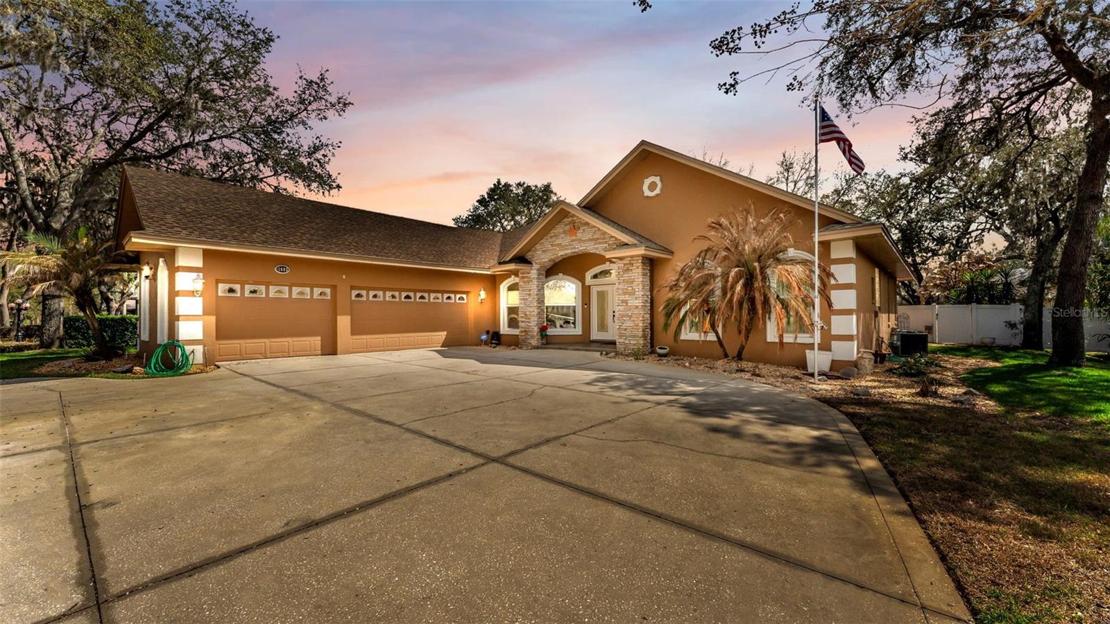 1603 Sir Henrys Trl Property Photo 4