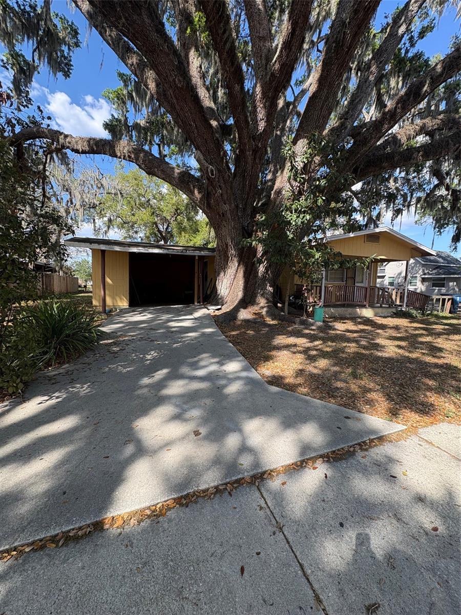 422 W Broadway St Property Photo 1