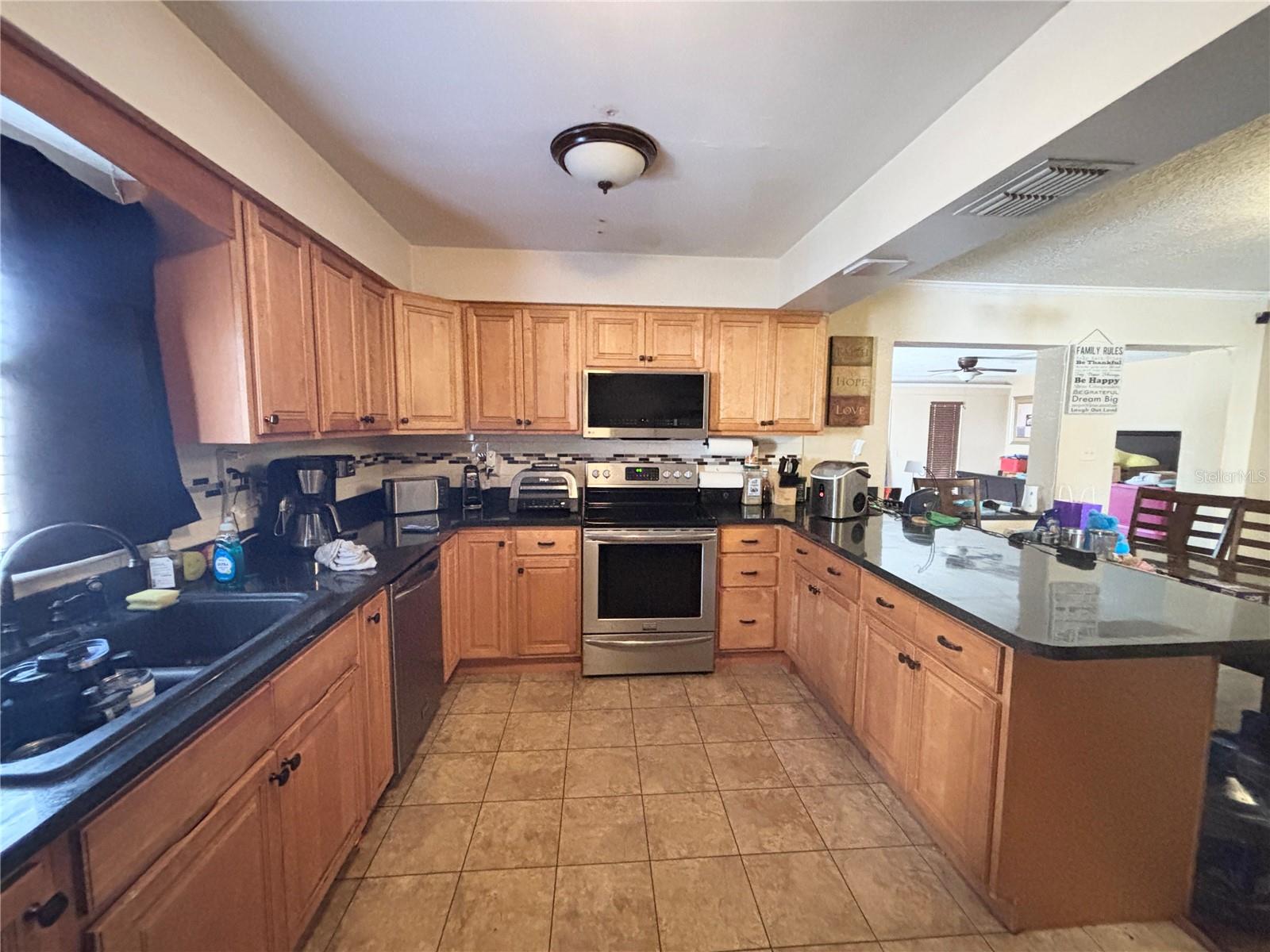 103 Davis St Property Photo 3