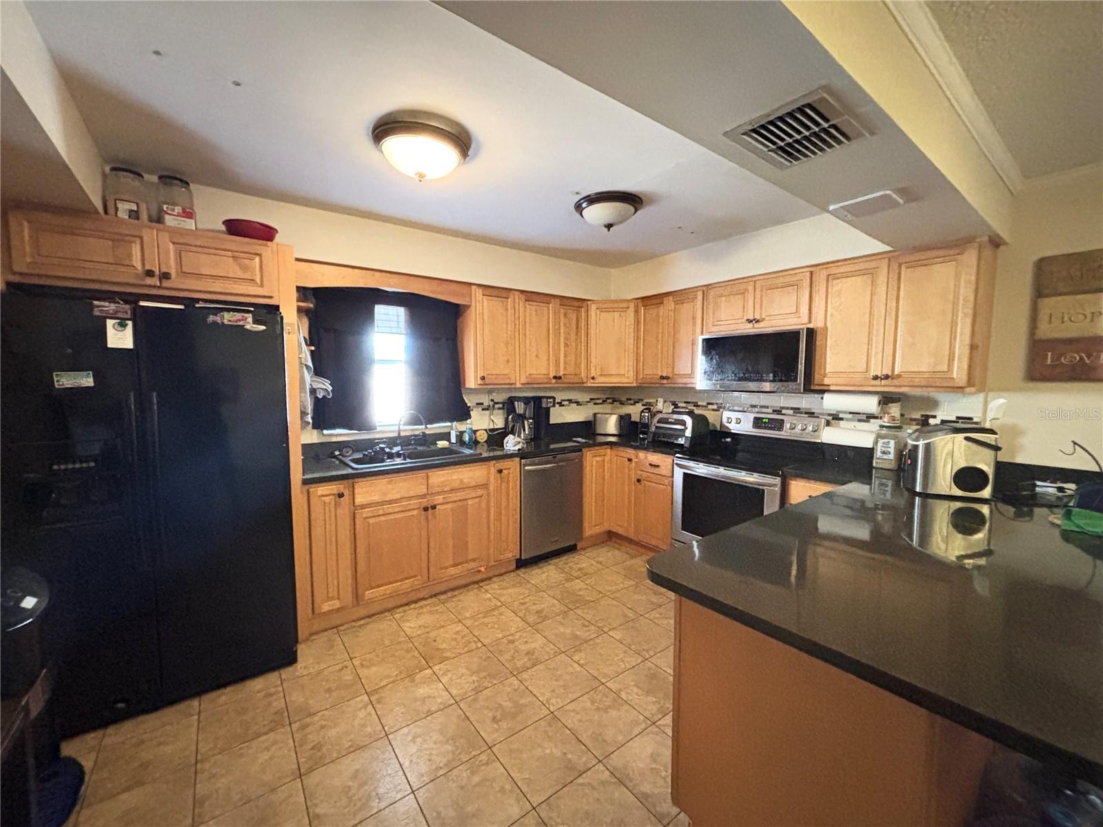 103 Davis St Property Photo 4