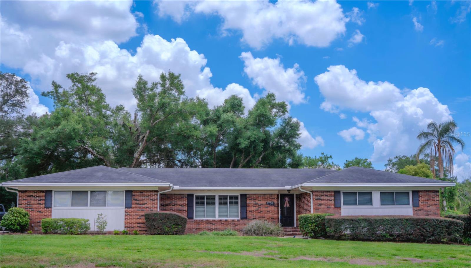 1709 Virginia Ct Property Photo 1
