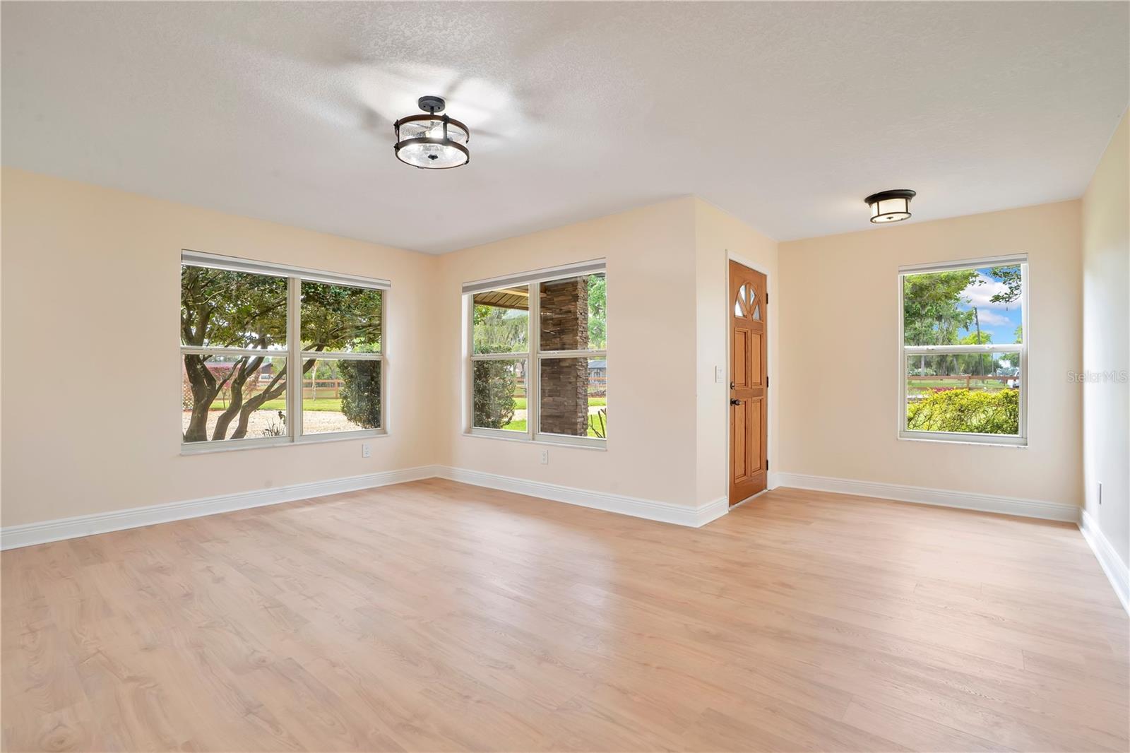 1401 Buell Ct Property Photo 6