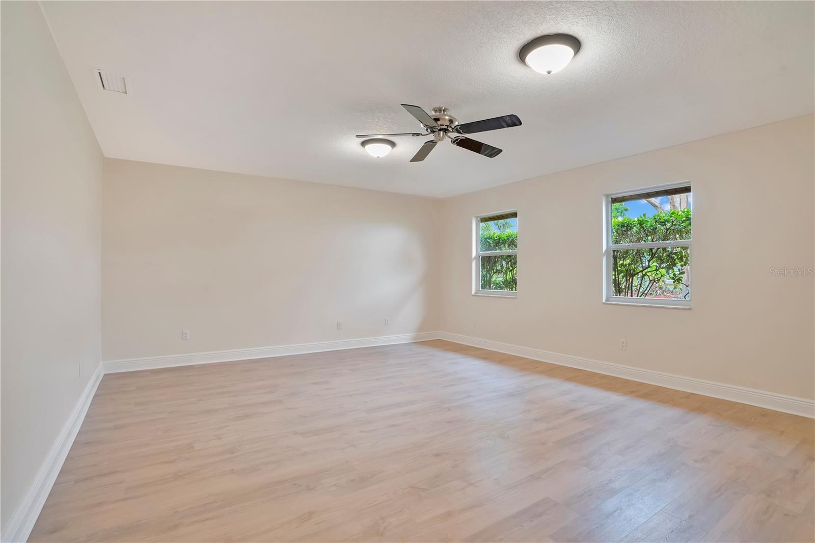 1401 Buell Ct Property Photo 35