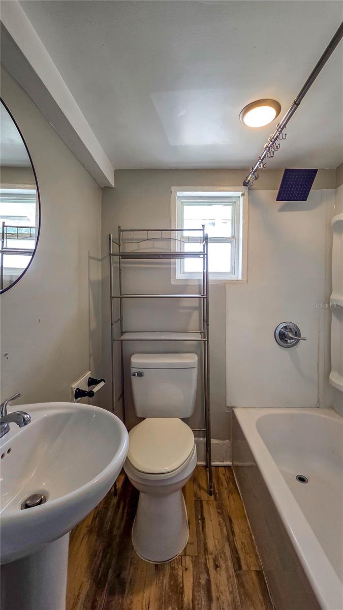 602 Emma St Property Photo 8