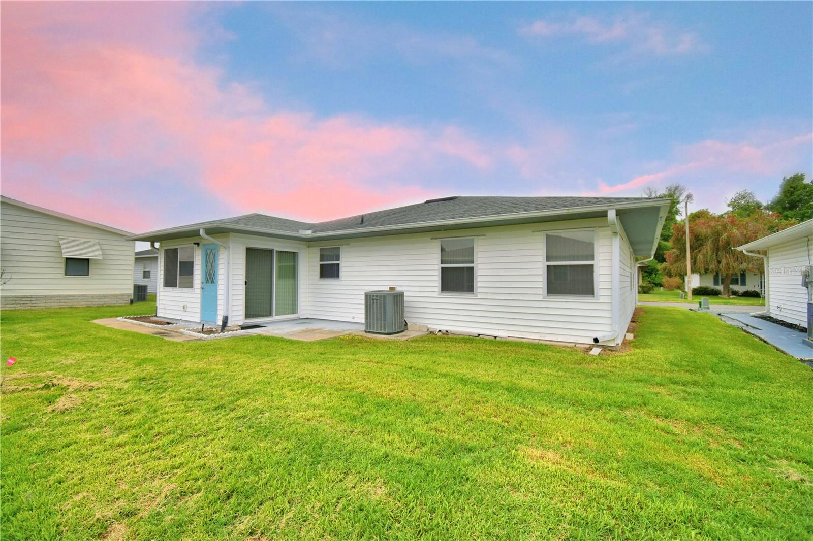 1690 Colonnades Cir N Property Photo 2