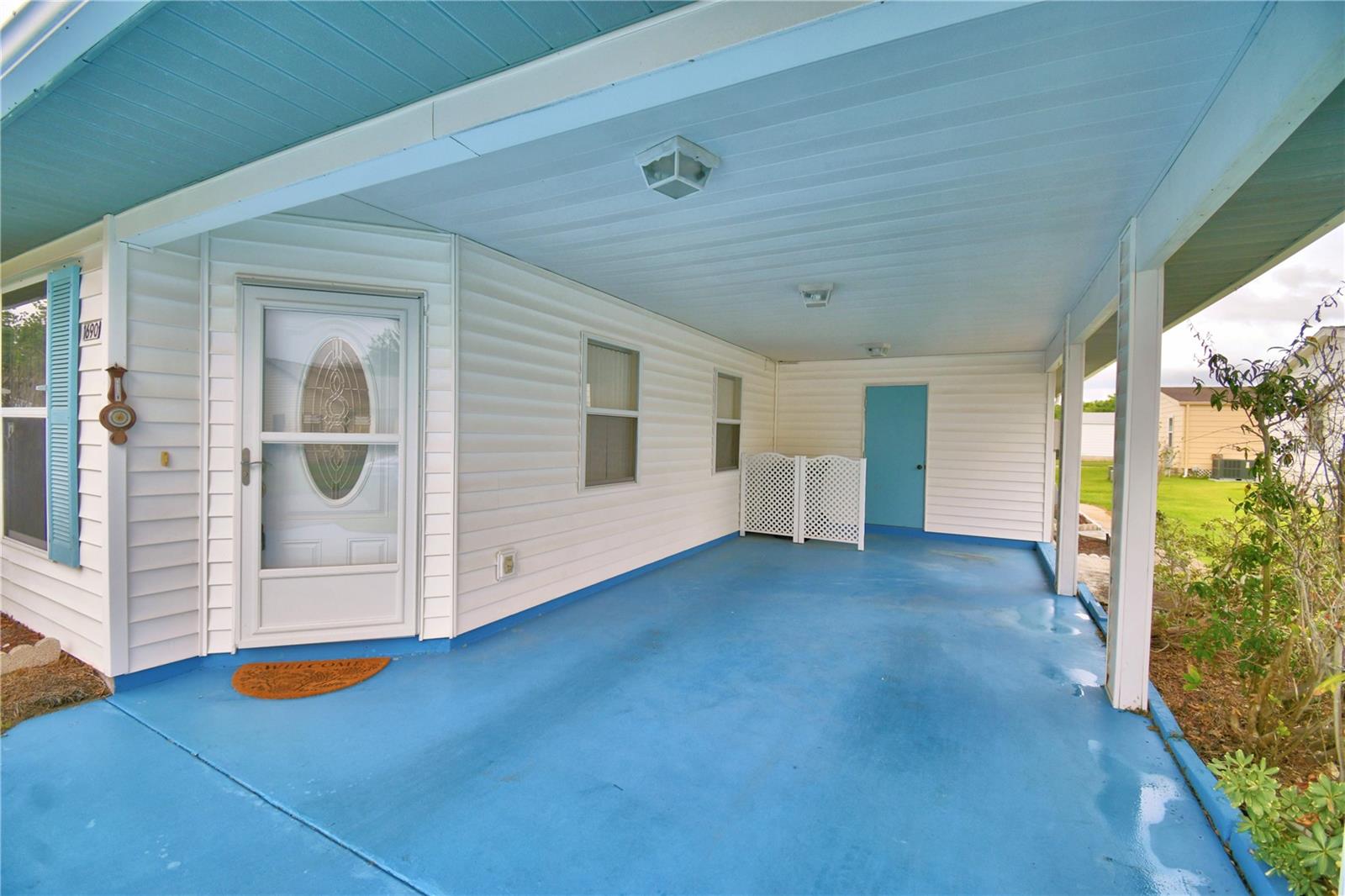 1690 Colonnades Cir N Property Photo 5
