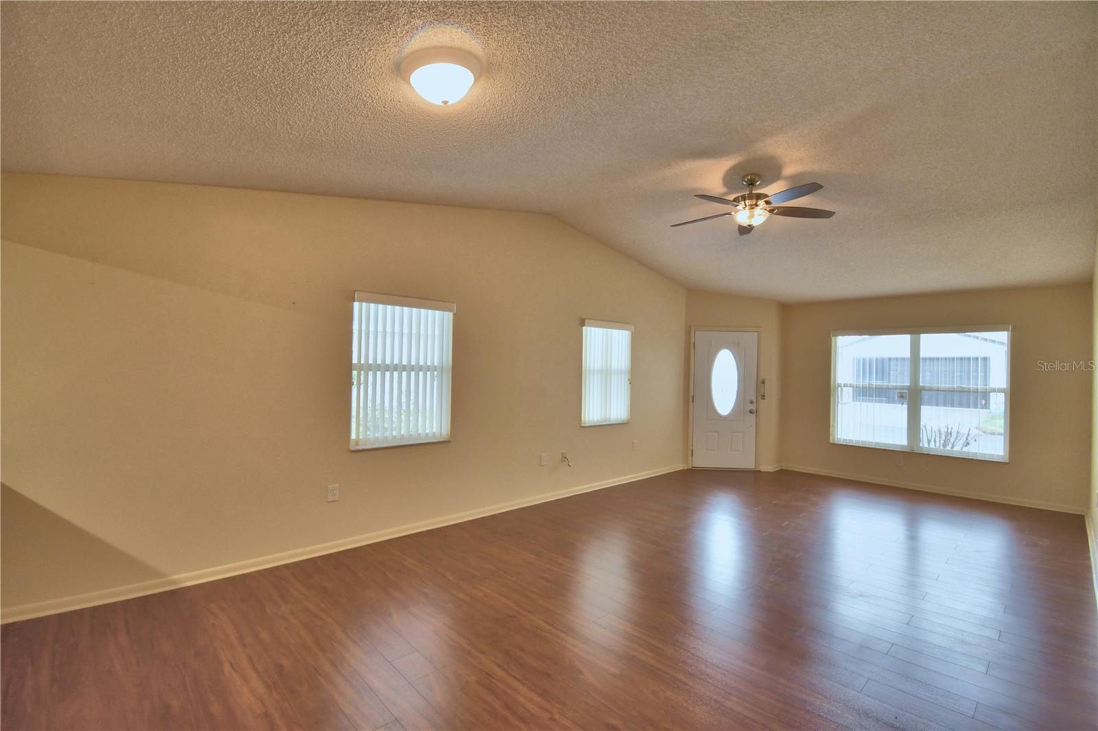 1690 Colonnades Cir N Property Photo 6