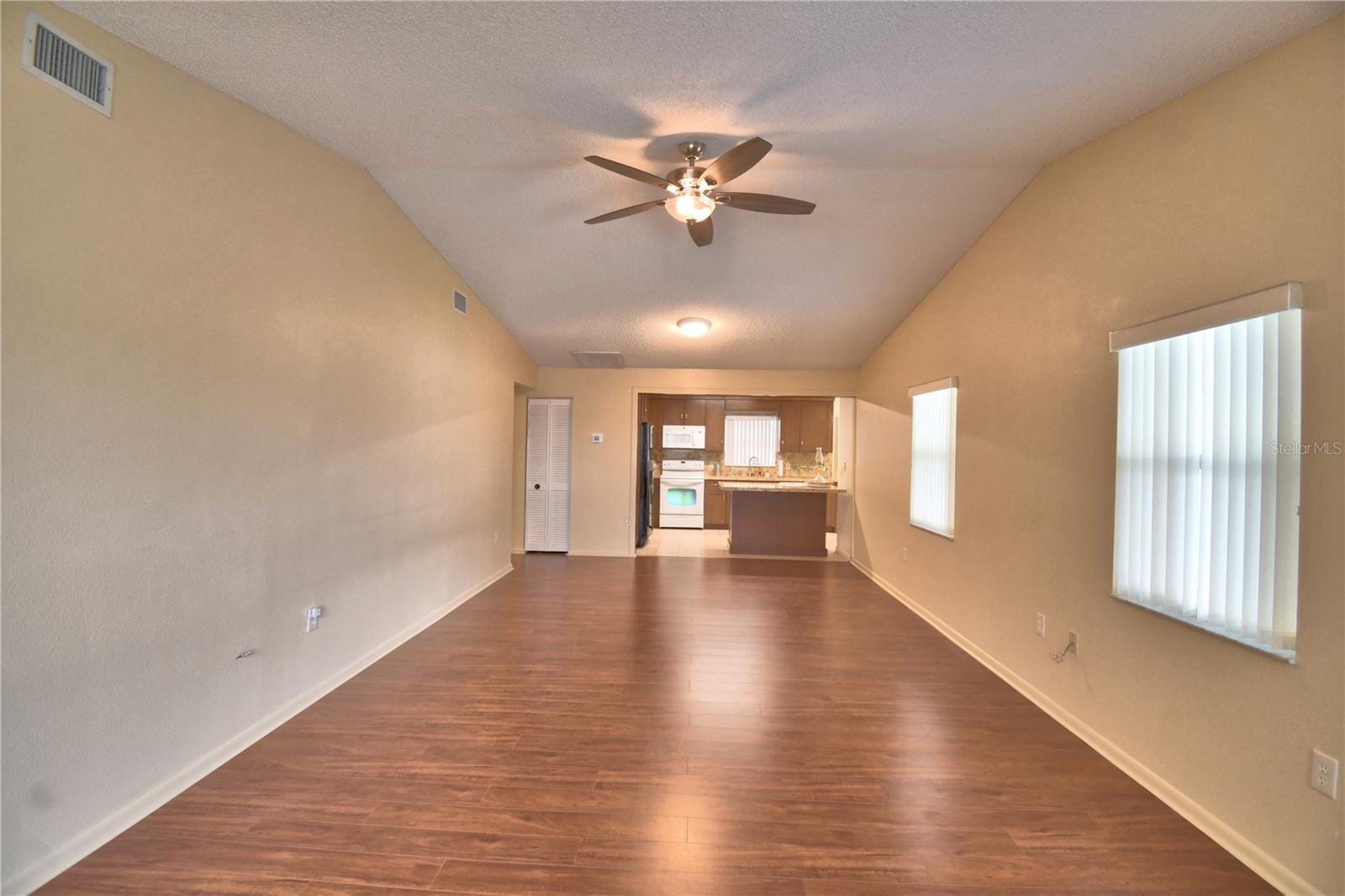 1690 Colonnades Cir N Property Photo 8